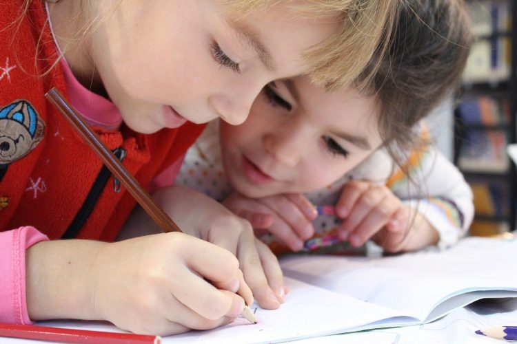 Quelles sont les fournitures de bureau indispensables pour un écolier du primaire ?
